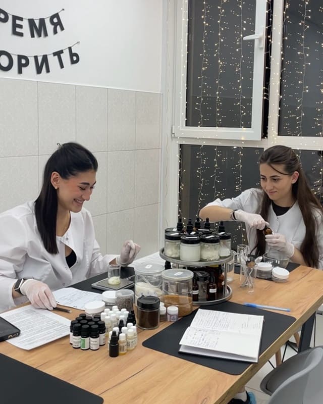 Мастер-класс для подруг по созданию косметики